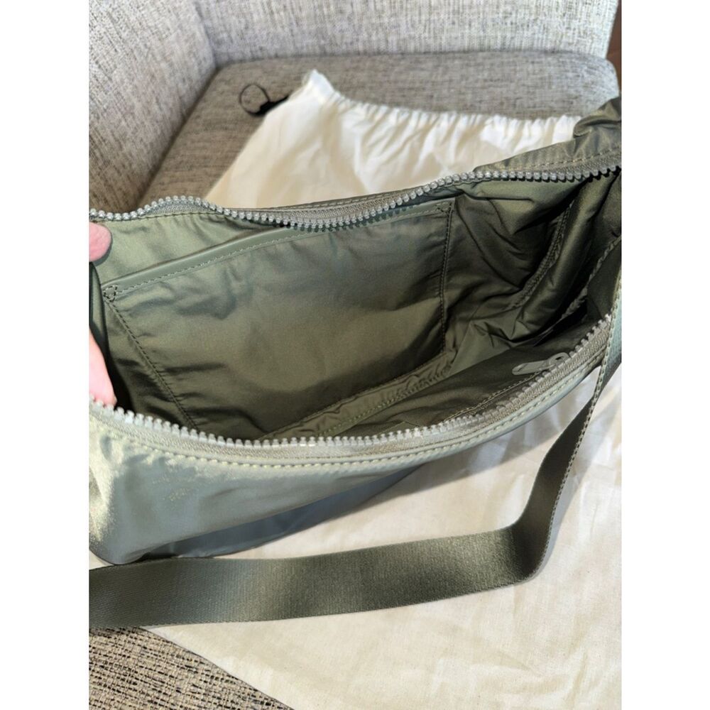 NEW Quince Revive Nylon Crescent Shoulder Bag - Picture 4 of 4
